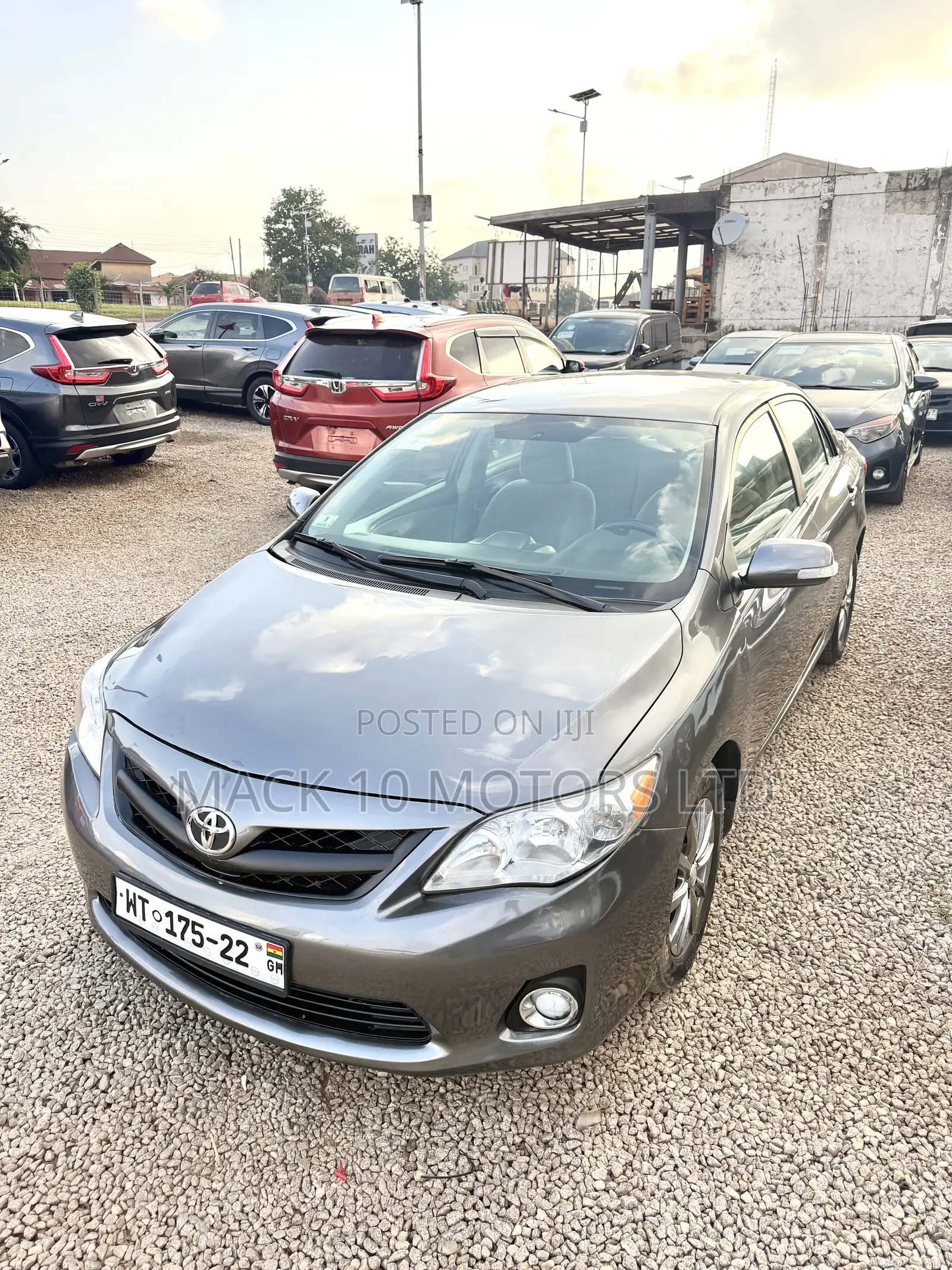 Toyota Corolla LE 4dr Sedan (1.8L 4cyl 4A) 2013 Gray