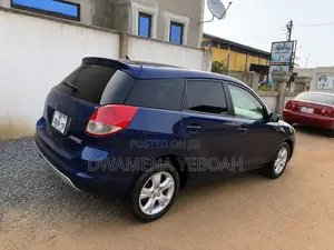 Toyota Matrix Hatchback AWD (1.8L 4cyl 4A) 2006 Blue