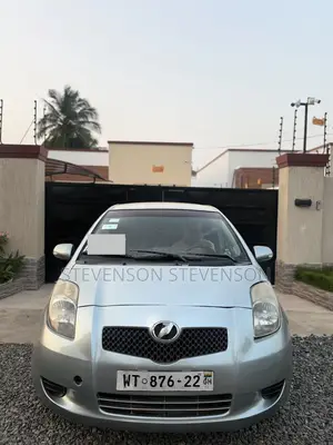Toyota Vitz 1.0 FWD 3dr 2012 Gray