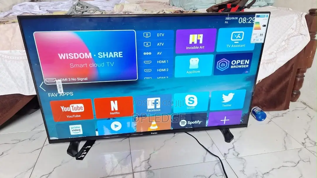 Hikers Inches Smart TV