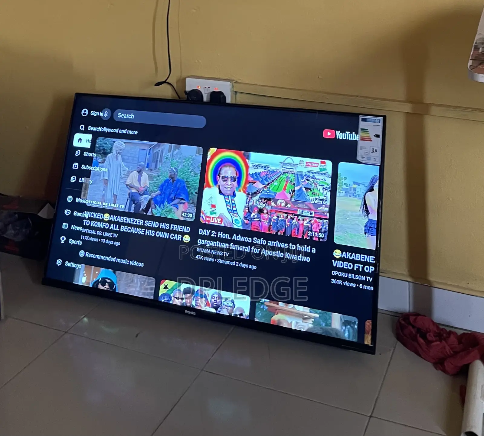 Hikers Inches Smart TV