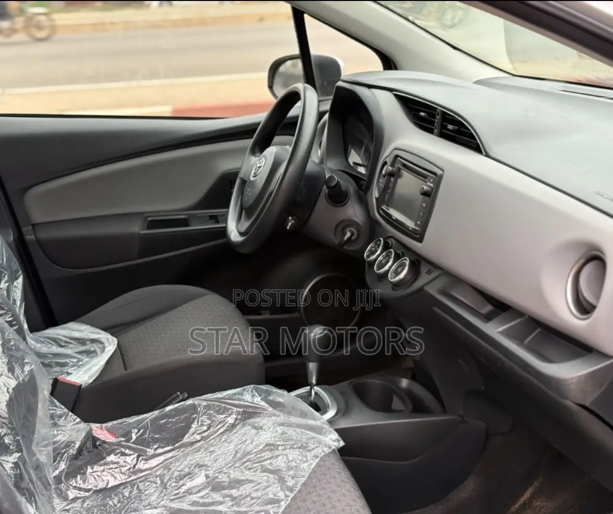 Toyota Yaris 2016 Silver