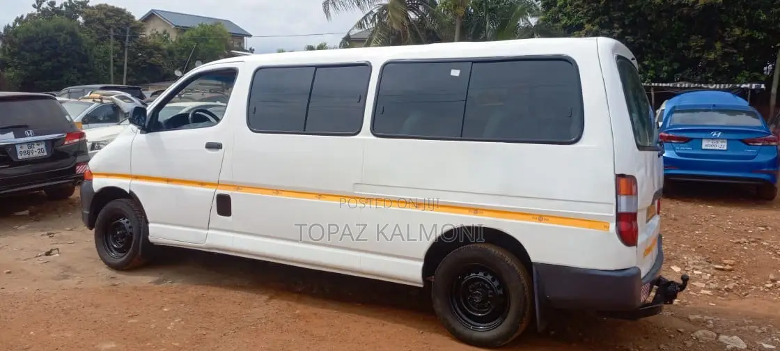 Toyota Grand HiAce 2002 White