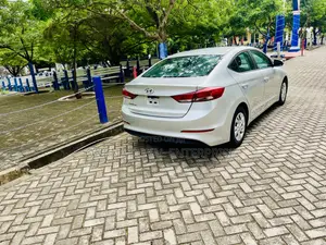 Hyundai Elantra SEL 2018 Silver