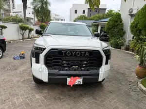 Toyota Tundra 2023 White