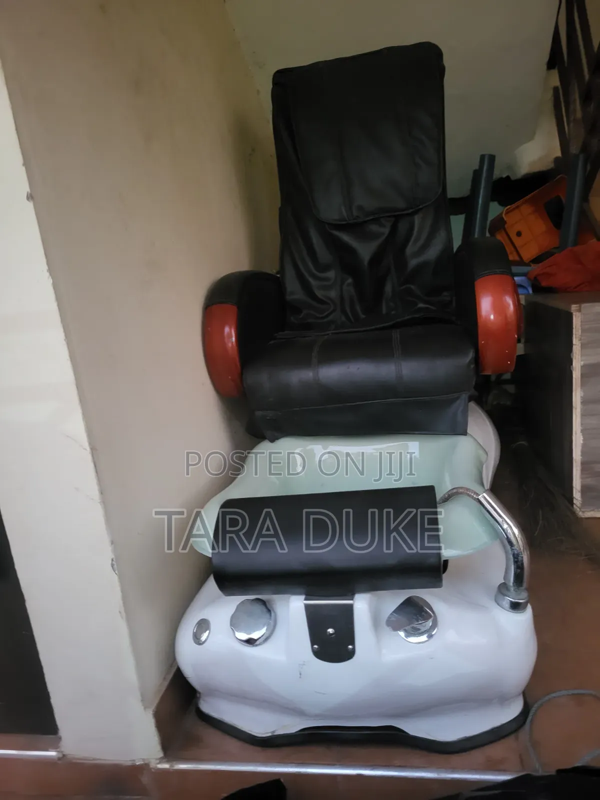 Professional Pedicure Spa Chair With Integrated Foot Basin