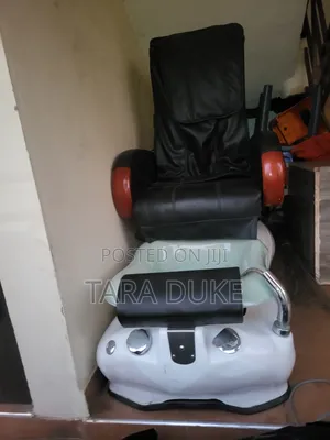 Professional Pedicure Spa Chair With Integrated Foot Basin