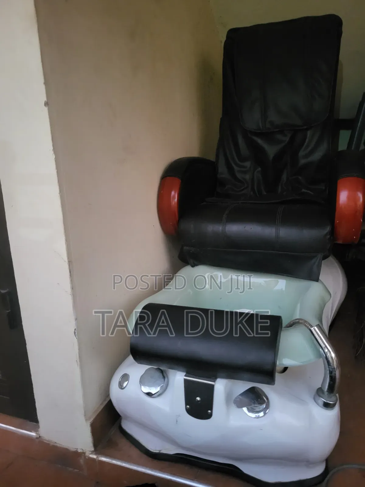 Professional Pedicure Spa Chair With Integrated Foot Basin