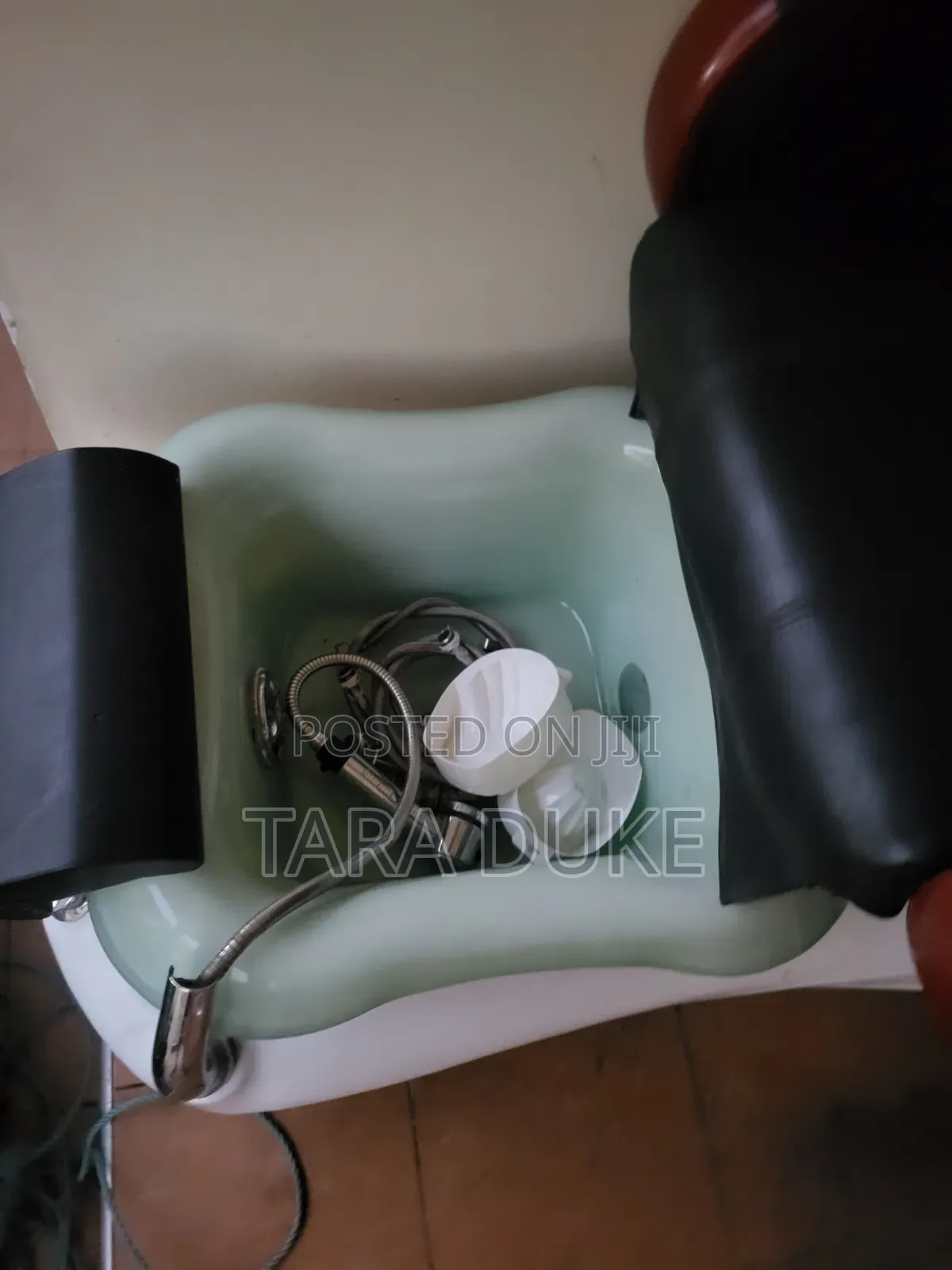 Professional Pedicure Spa Chair With Integrated Foot Basin