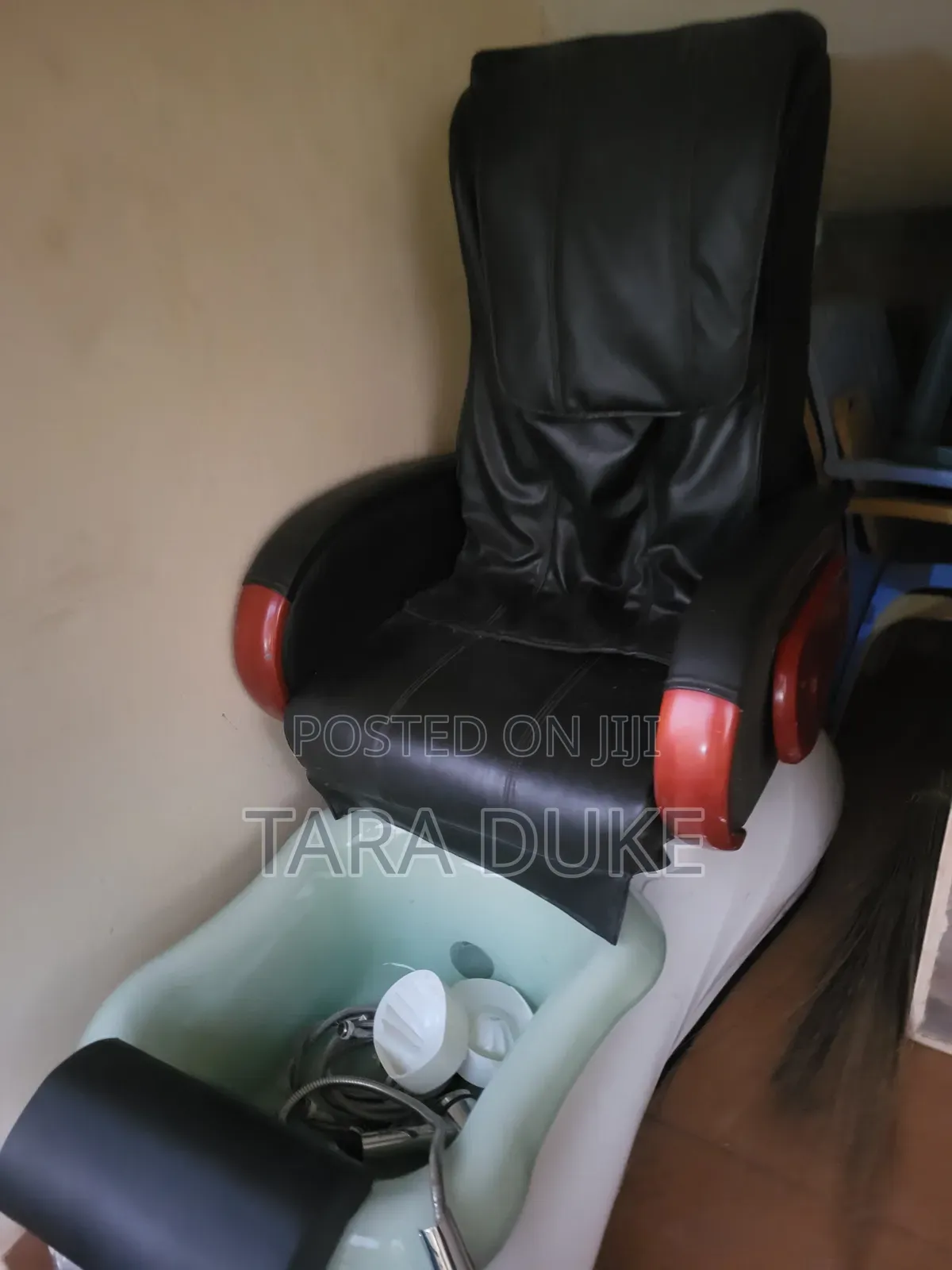 Professional Pedicure Spa Chair With Integrated Foot Basin