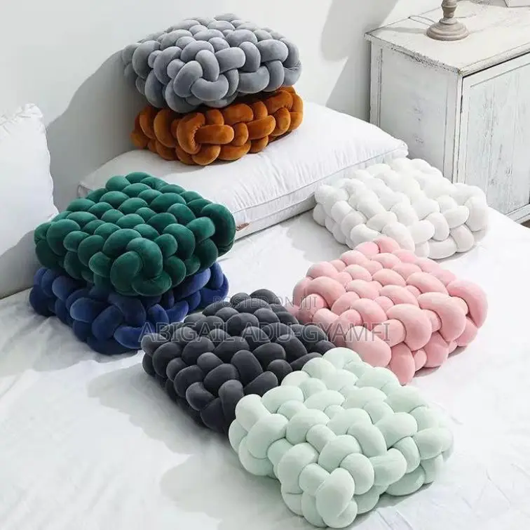 Knotted Pillow