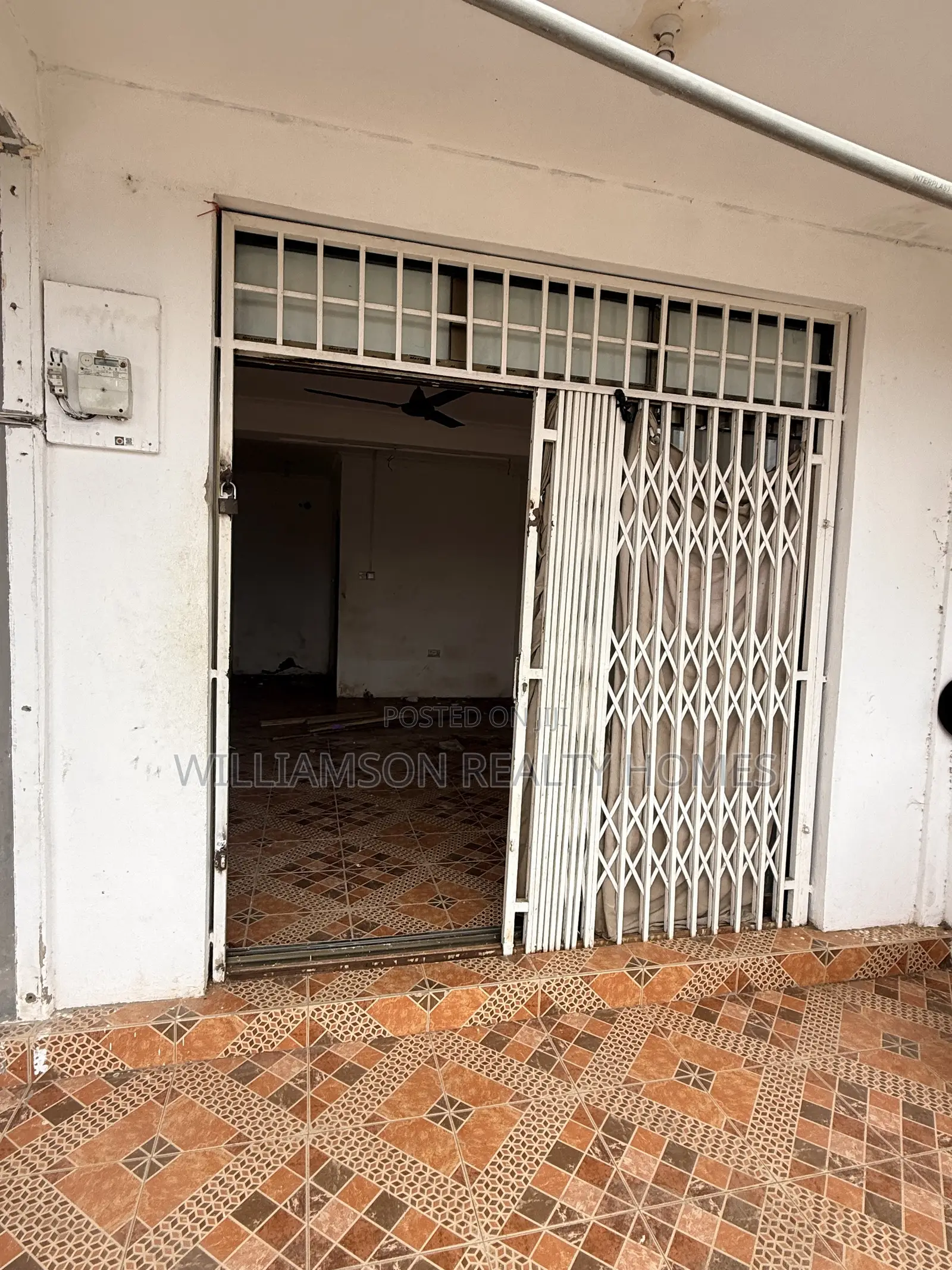 Downstairs Road Side Shop/Store/Office Space/Showrom/Warehouse,spintex