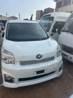 Toyota Voxy X 2WD 8-Seater 2013 White