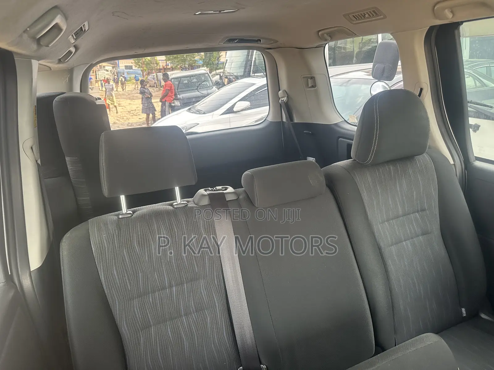 Toyota Voxy X 2WD 8-Seater 2013 White