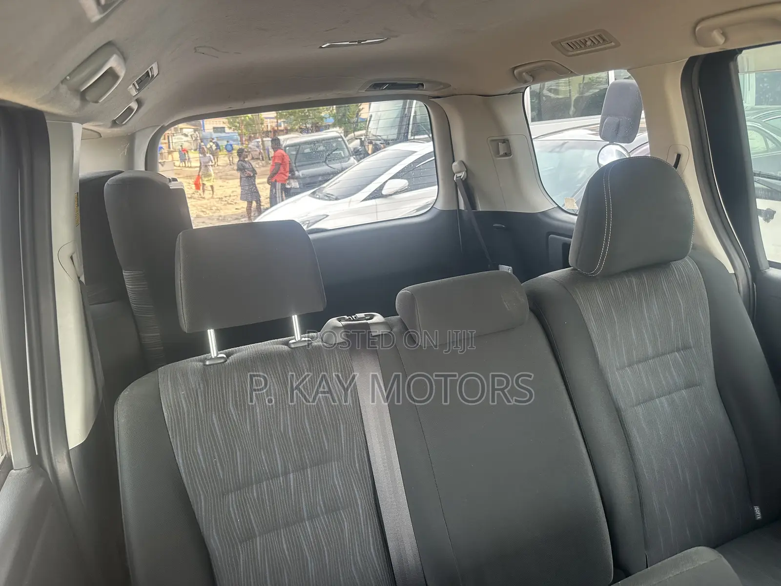 Toyota Voxy X 2WD 8-Seater 2013 White