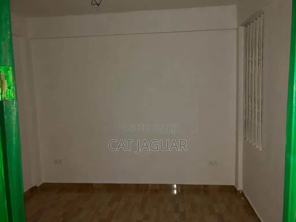 3bdrm Block of Flats in SSNIT Flats for sale
