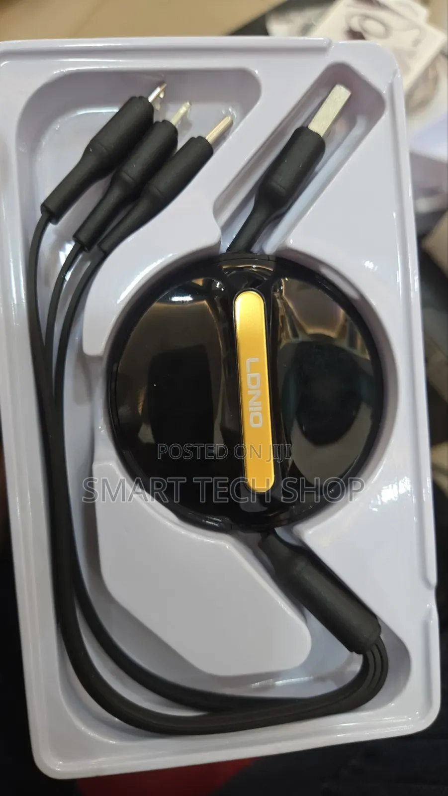 LDNIO LC90A 3-in-1 Retractable Multi-Charging Cable.