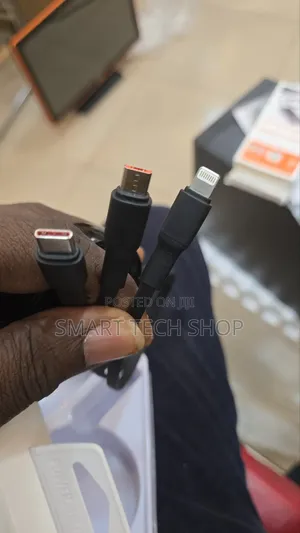 LDNIO LC90A 3-in-1 Retractable Multi-Charging Cable.