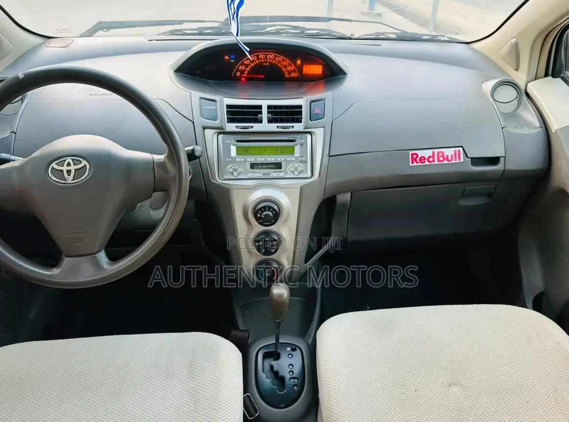 Toyota Vitz 1.0 FWD 3dr 2010 White