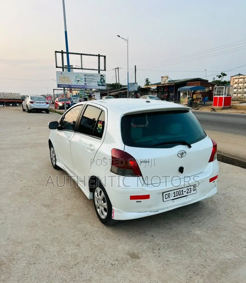Toyota Vitz 1.0 FWD 3dr 2010 White