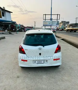 Toyota Vitz 1.0 FWD 3dr 2010 White