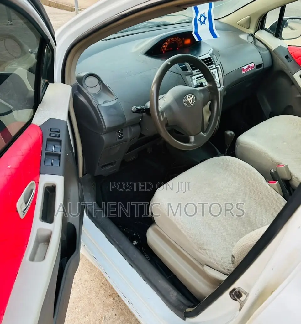 Toyota Vitz 1.0 FWD 3dr 2010 White