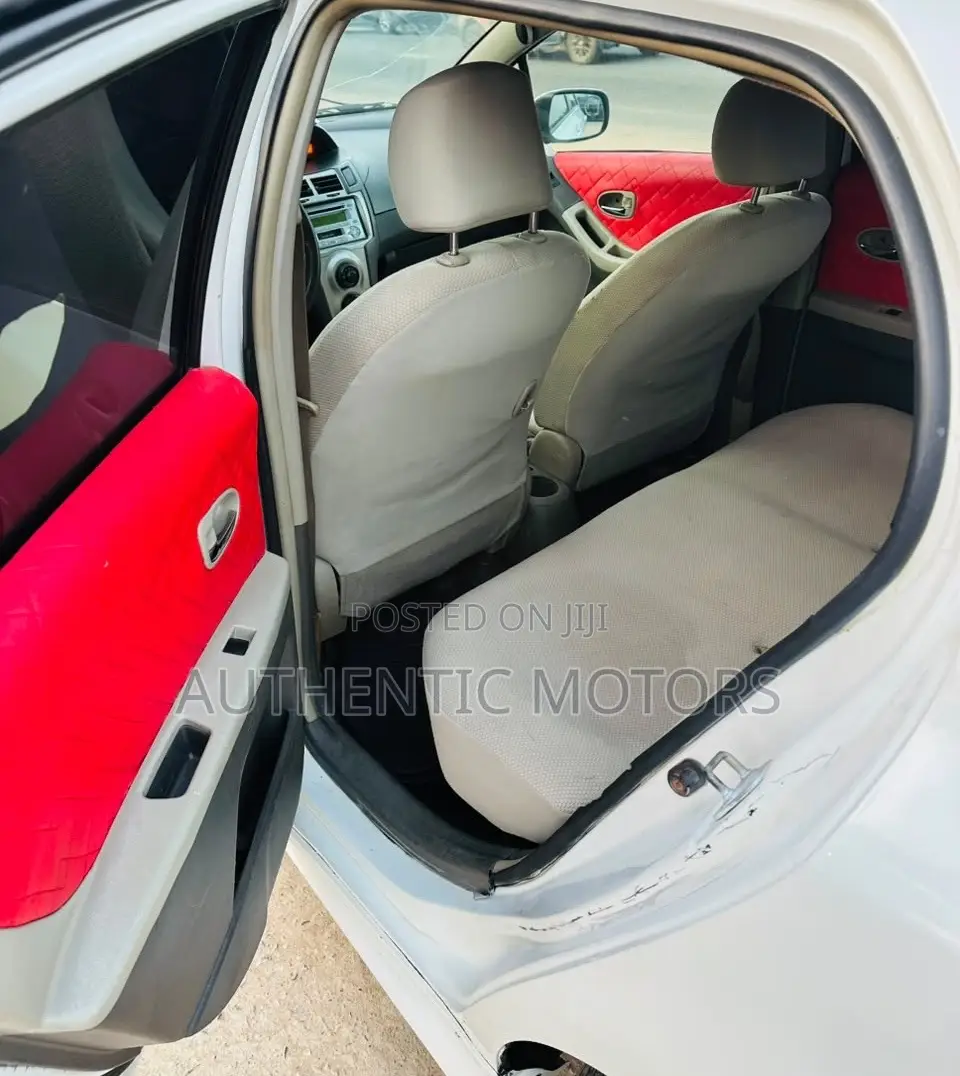 Toyota Vitz 1.0 FWD 3dr 2010 White