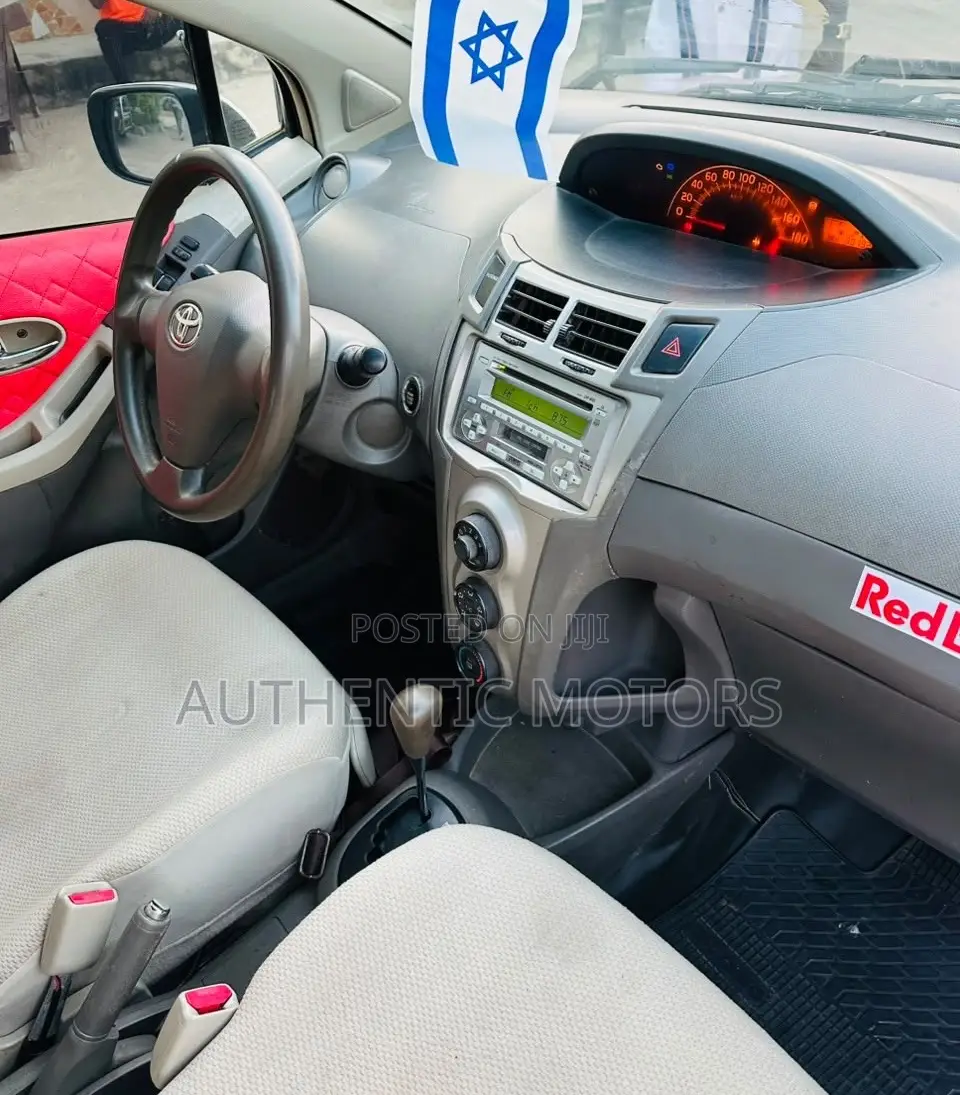 Toyota Vitz 1.0 FWD 3dr 2010 White