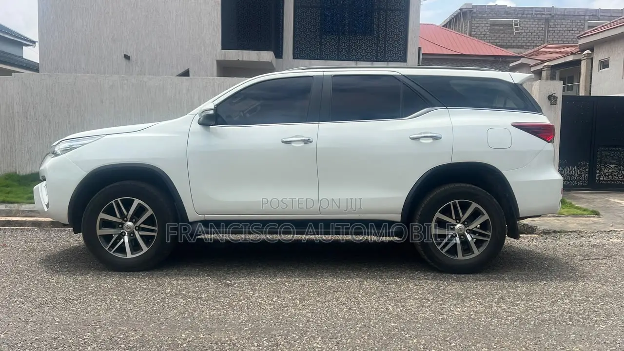 Toyota Fortuner 2.7 AWD 2018 White