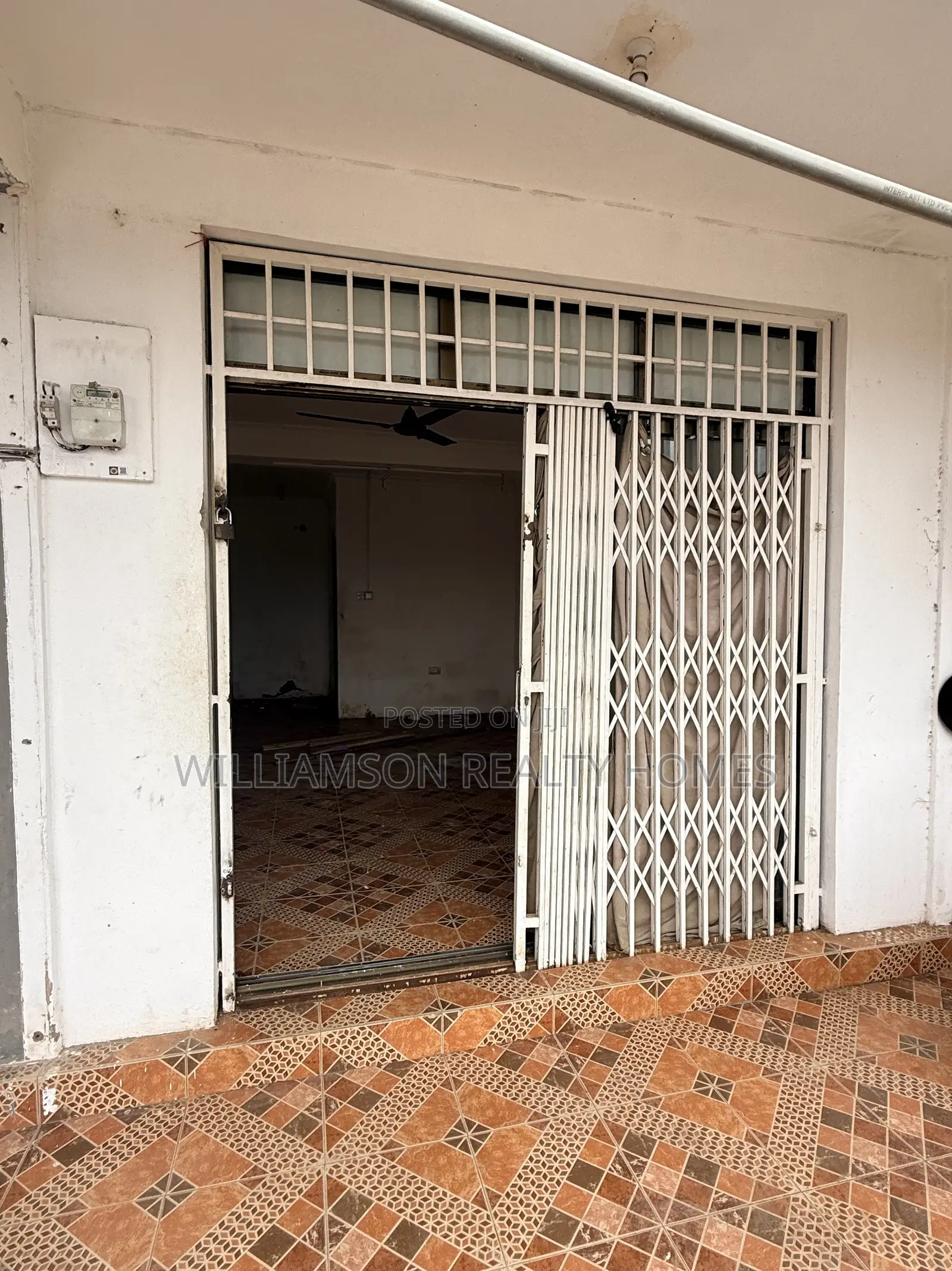 Downstairs Road Side Shop/Store/Office Space/Showrom/Warehouse,spintex