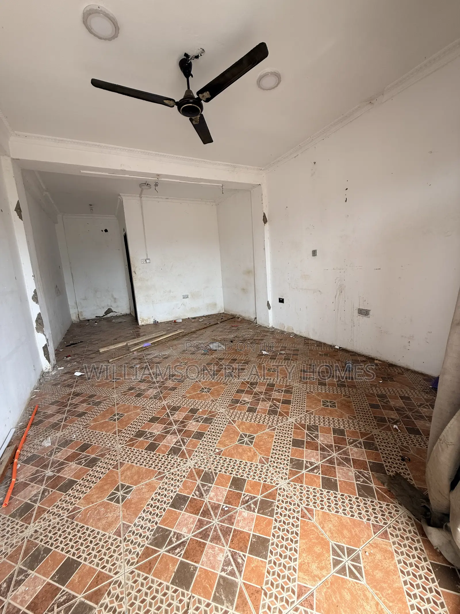 Downstairs Road Side Shop/Store/Office Space/Showrom/Warehouse,spintex