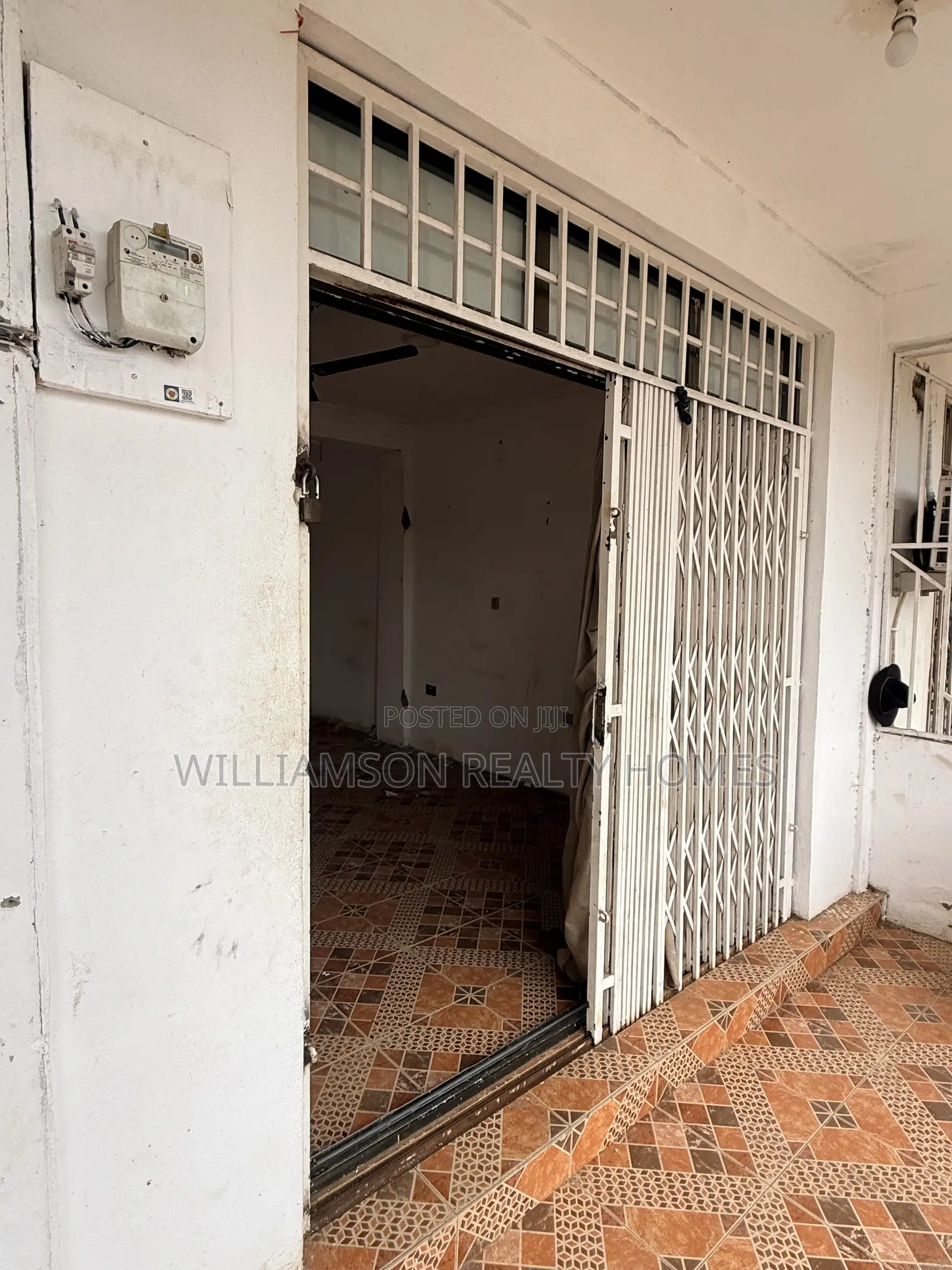 Downstairs Road Side Shop/Store/Office Space/Showrom/Warehouse,spintex