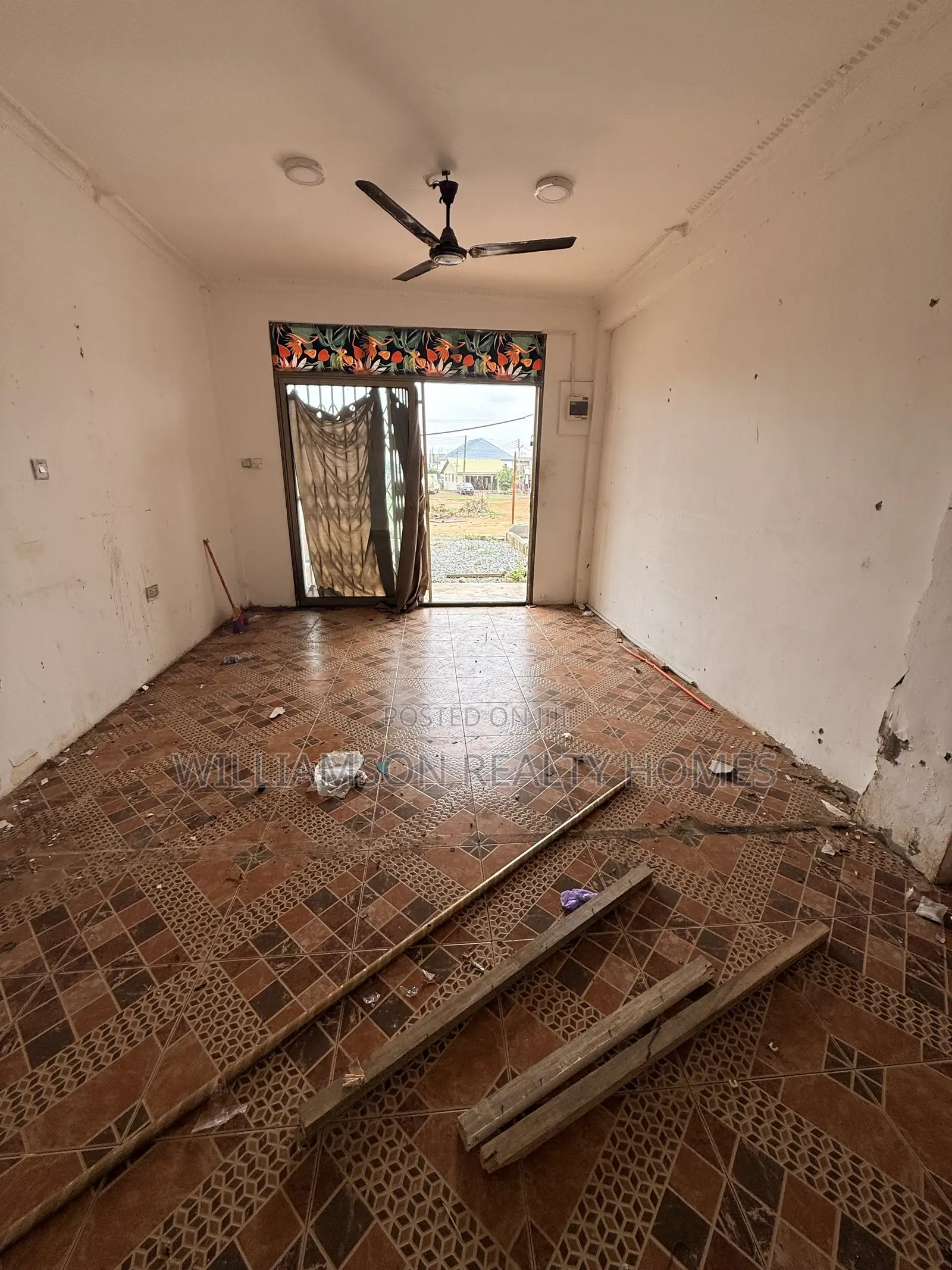 Downstairs Road Side Shop/Store/Office Space/Showrom/Warehouse,spintex