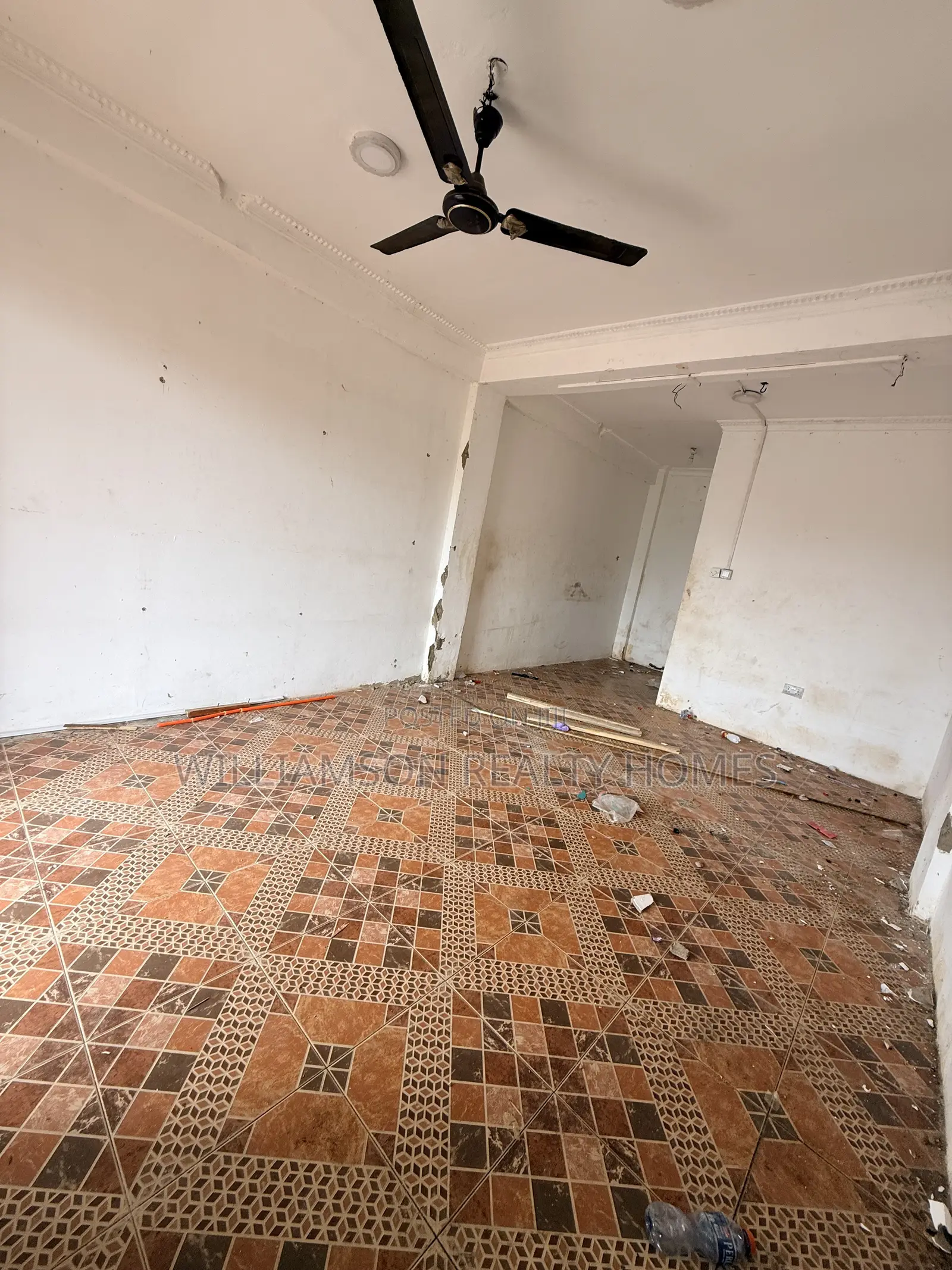 Downstairs Road Side Shop/Store/Office Space/Showrom/Warehouse,spintex