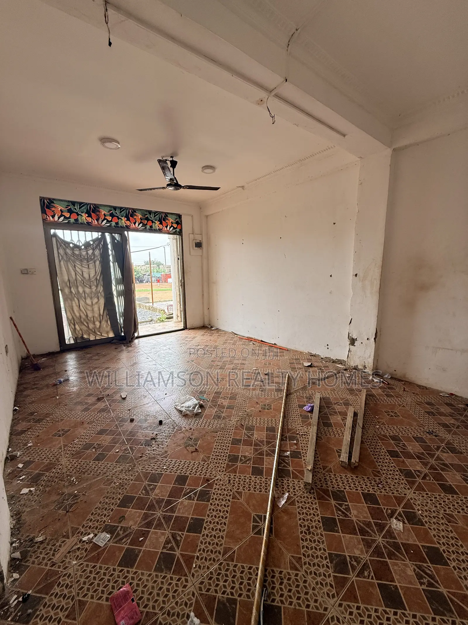 Downstairs Road Side Shop/Store/Office Space/Showrom/Warehouse,spintex