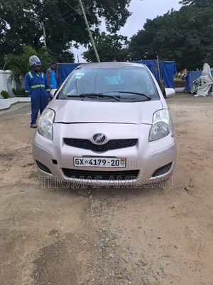 Toyota Vitz 1.0 FWD 3dr 2010 Gray