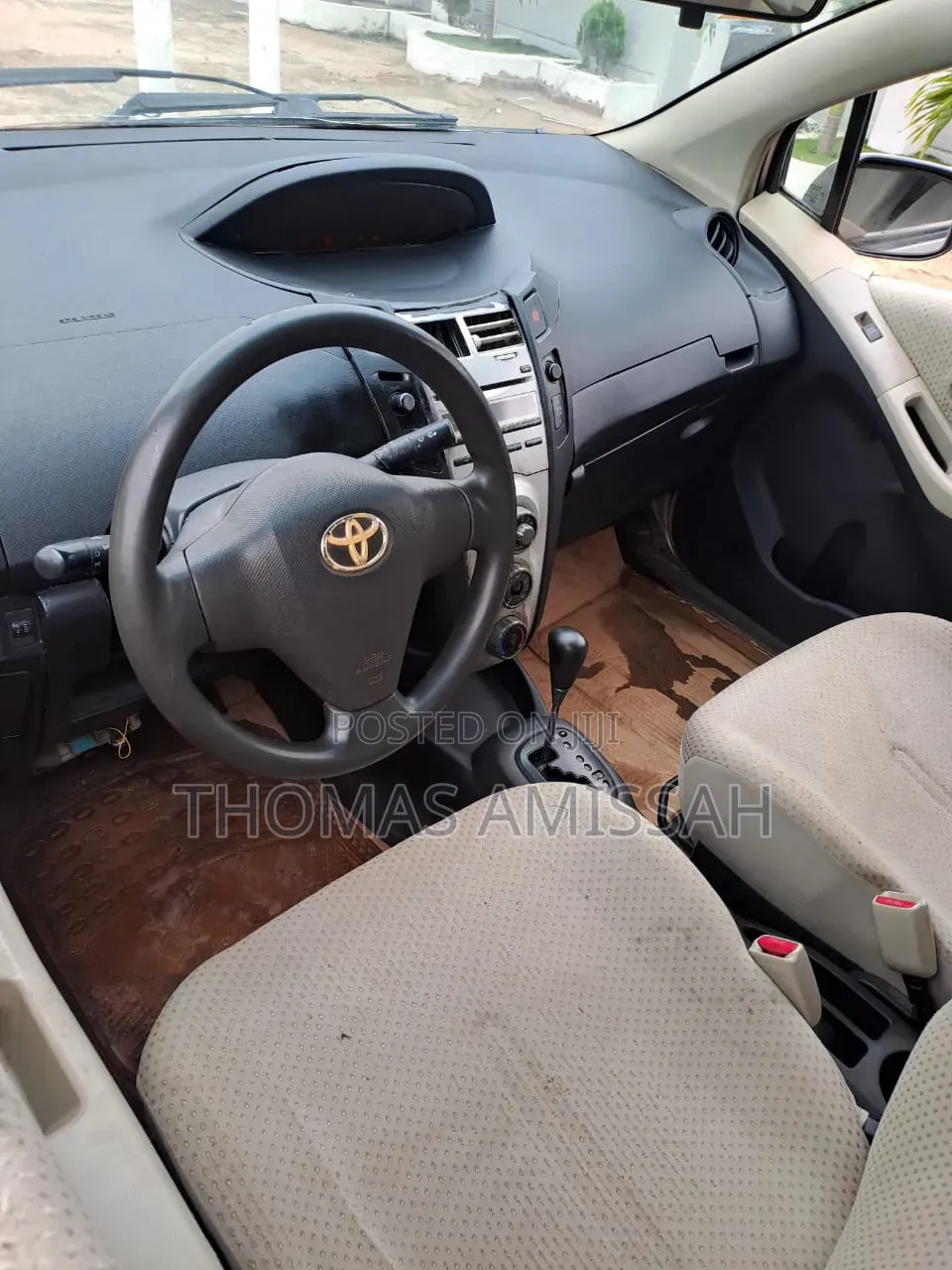 Toyota Vitz 1.0 FWD 3dr 2010 Gray