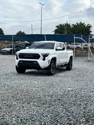 Toyota Tacoma 2024 White