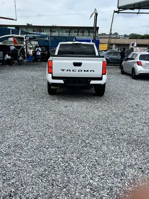 Toyota Tacoma 2024 White