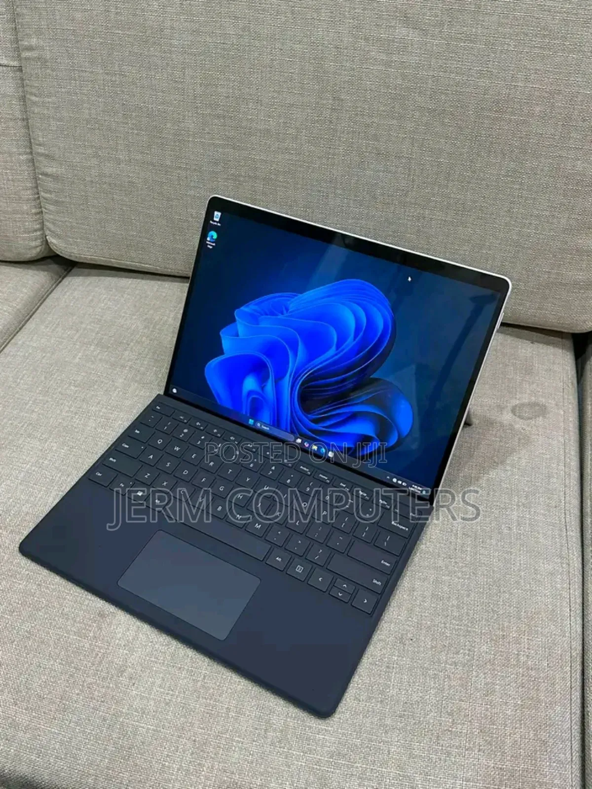 New Laptop Microsoft Surface Pro 8 16GB Intel Core i5 SSD 512GB