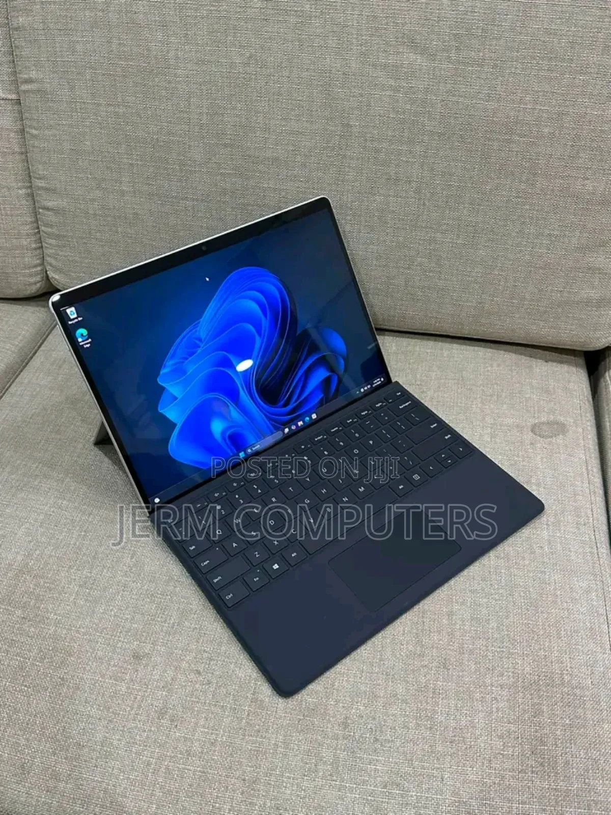 New Laptop Microsoft Surface Pro 8 16GB Intel Core i5 SSD 512GB