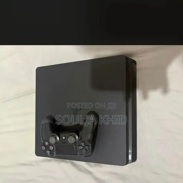 PS 4 Console With 5 Games and One Pad