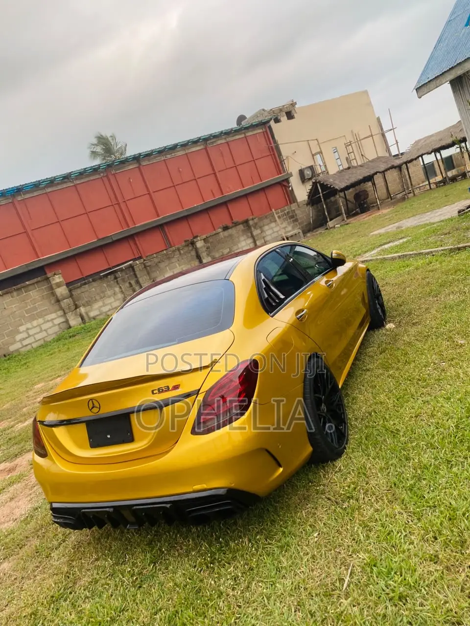 Mercedes-Benz C300 2016 Yellow