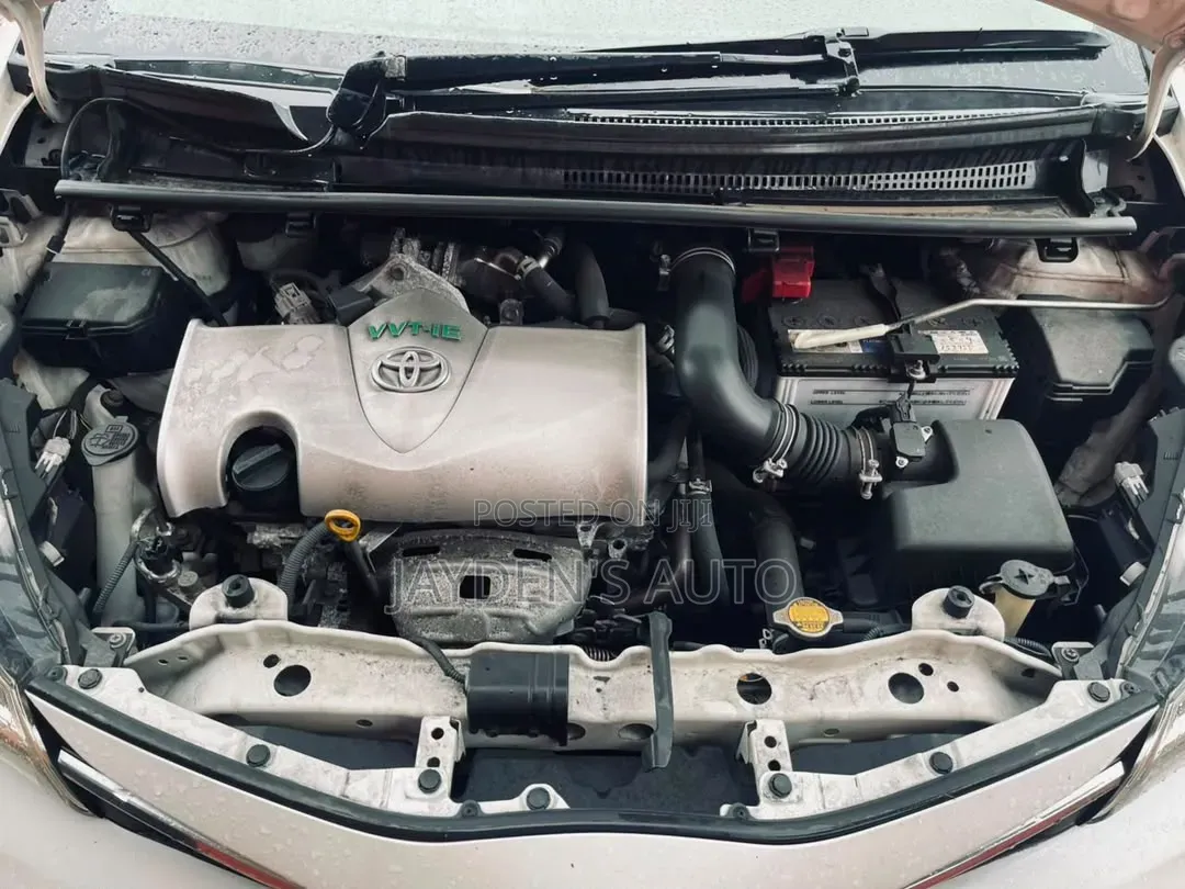 Toyota Vitz 2014 White
