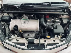 Toyota Vitz 2014 White