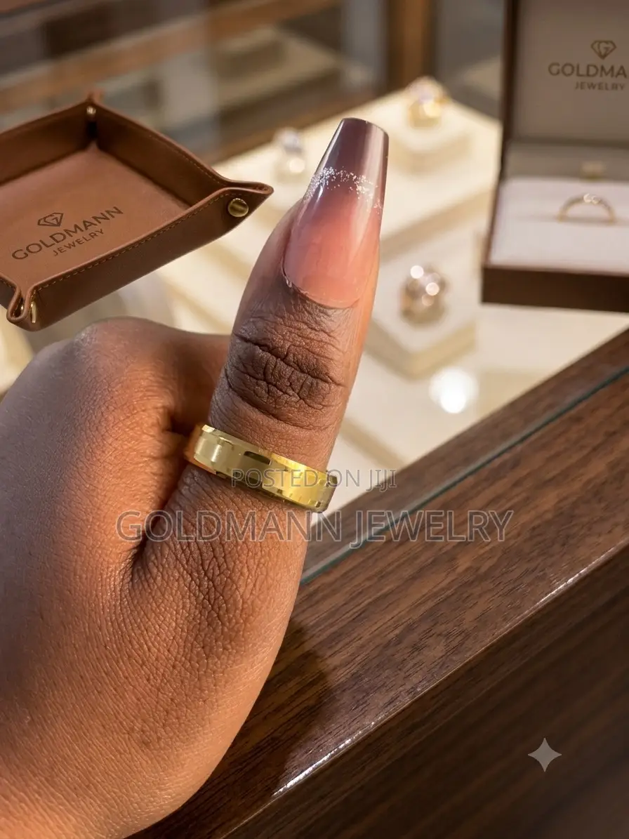 Goldmann Men's Solid Gold Ring – Premium Band