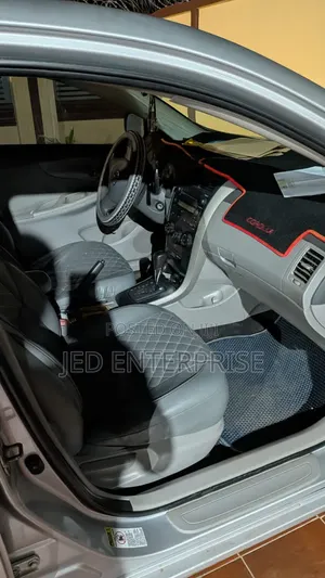 Toyota Corolla 2010 Silver