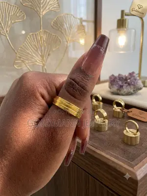 Men’s Solid Gold Grooved Ring