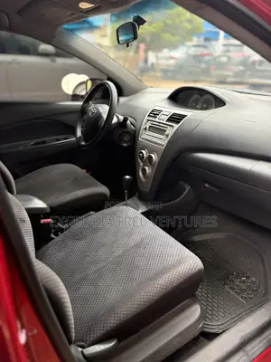 Toyota Yaris Base Sedan 4dr 2010 Red