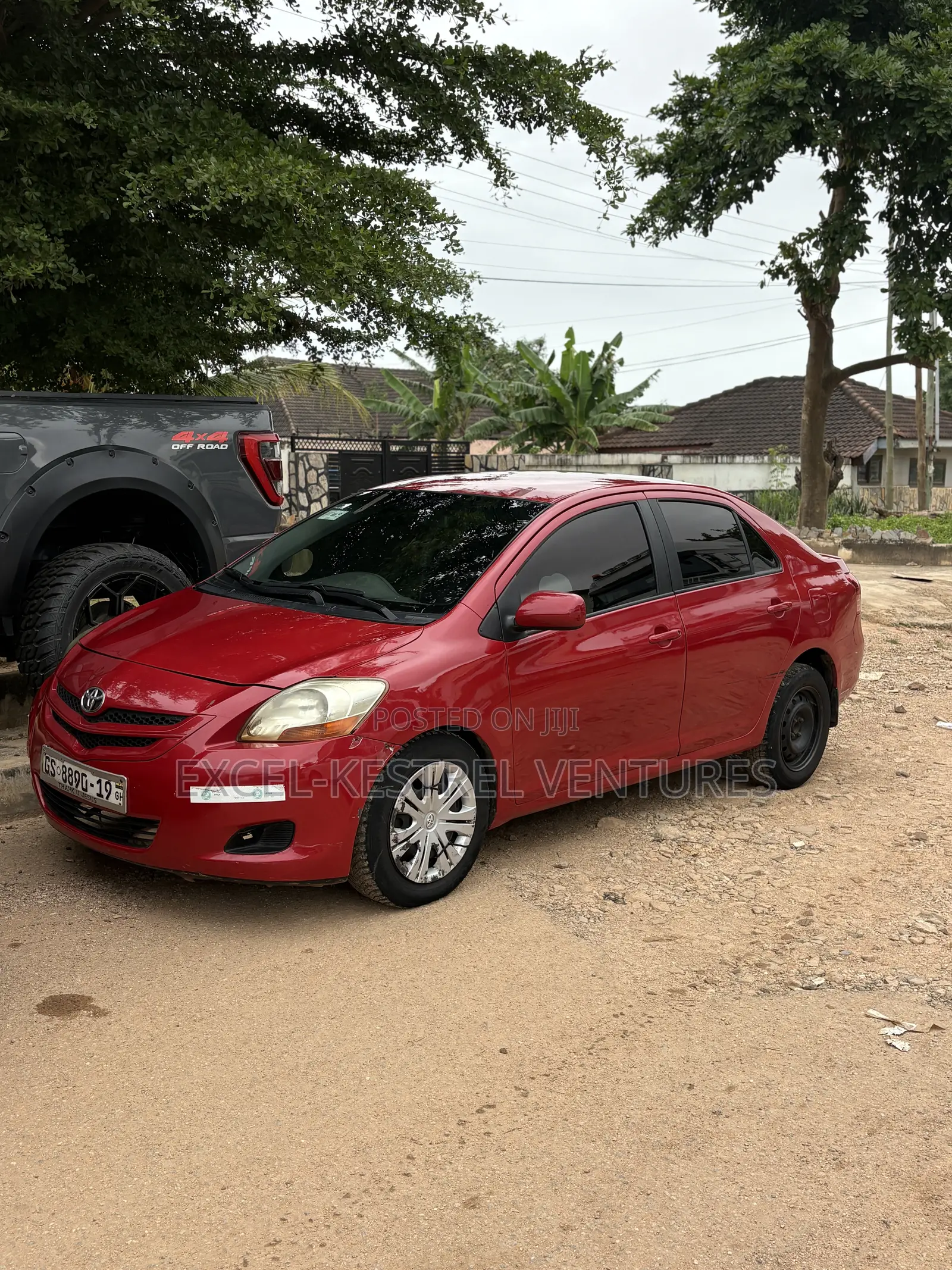 Toyota Yaris Base Sedan 4dr 2010 Red